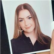 soy Aitana! Estudiante de doble grado de derecho y ade, con título de Bachiller de ciencias sociales. Además tengo buen nivel de inglés y dispongo del correspondiente certificado